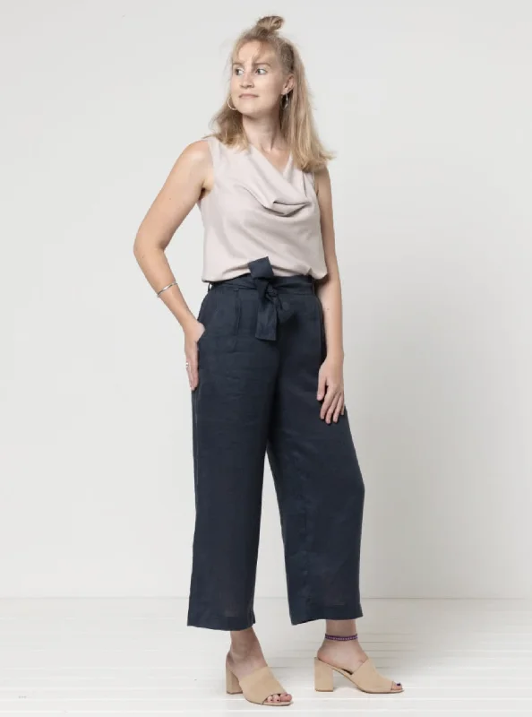 Vintage-Inspired Women's Apparel Style Arc Clare Pant